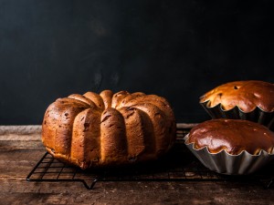 Jak zrobić babkę drożdżową zaparzaną, z kruszonką lub serem? Zobacz sprawdzone przepisy! - Desery - Polki.pl