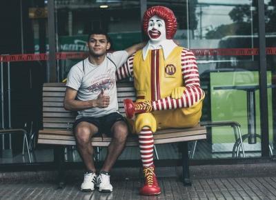 ZŁOTA KARTA MCDONALD'S GWARANTUJĄCA DOŻYWOTNIE DARMOWE JEDZENIE!