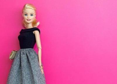 JAK W CIĄGU 56 LAT ZMIENIAŁA SIĘ TWARZ LALKI BARBIE?