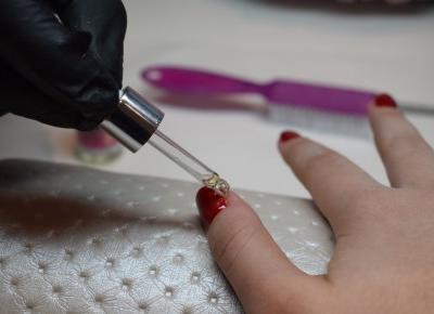 Świąteczne paznokcie hybrydowe z Nails & Beauty by Karolina | A. Młodzińska