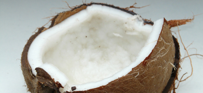 Wybielanie zębów z olejem kokosowym - prosty i naturalny sposób 