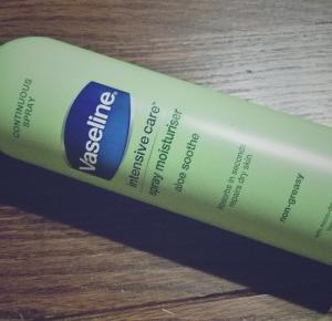 Czy balsam Vaseline w sprayu ma jakieś plusy? - nieobliczalna.pl