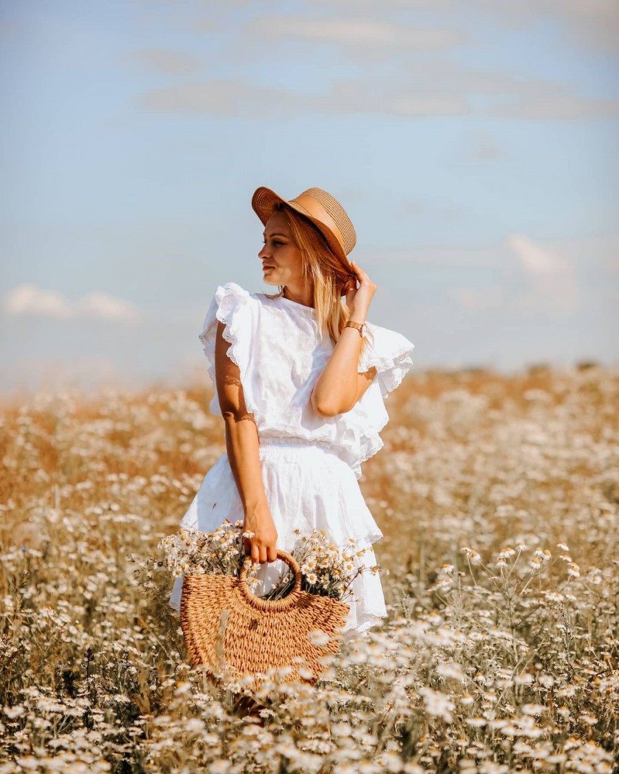 Biała sukienka - look na lato 🌾