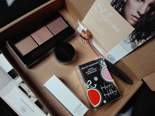 Beauty Courier: StyleToneBox - December 2016