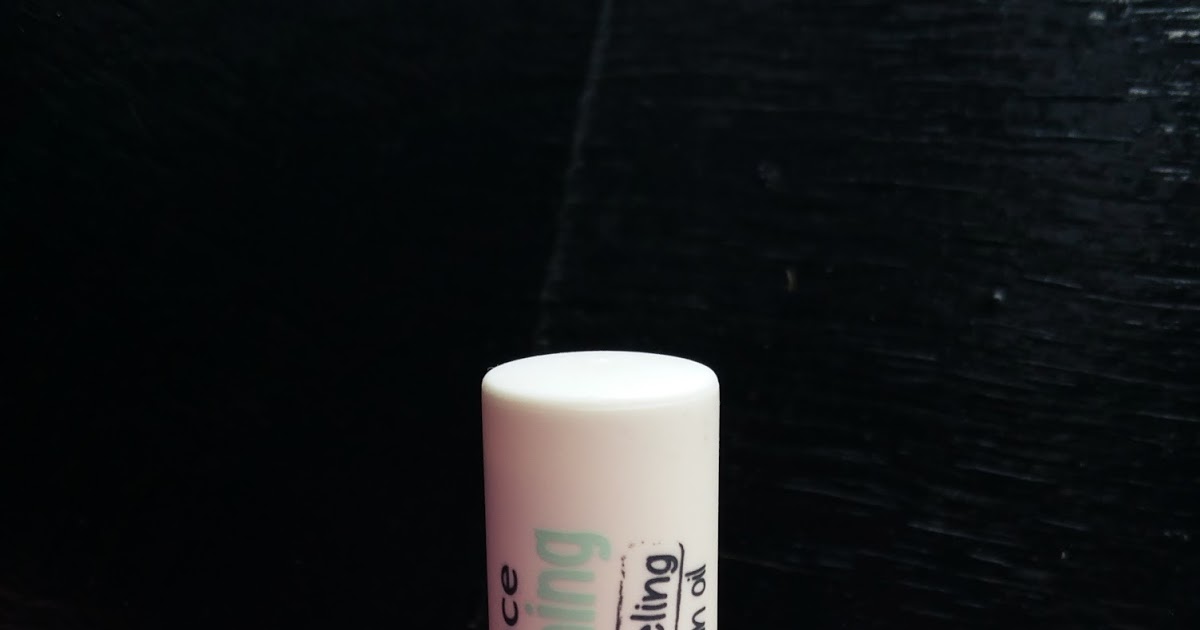 Beauty Courier: Essence - Smoothing lip peeling - 01 kissing me softly