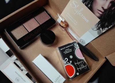 Beauty Courier: StyleToneBox - December 2016