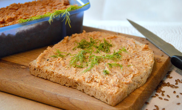 Healthy Dreams: wegański pasztet z quinoi i tofu o smaku papryki