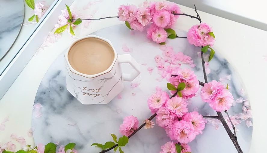 Coffee & flowers 🌸