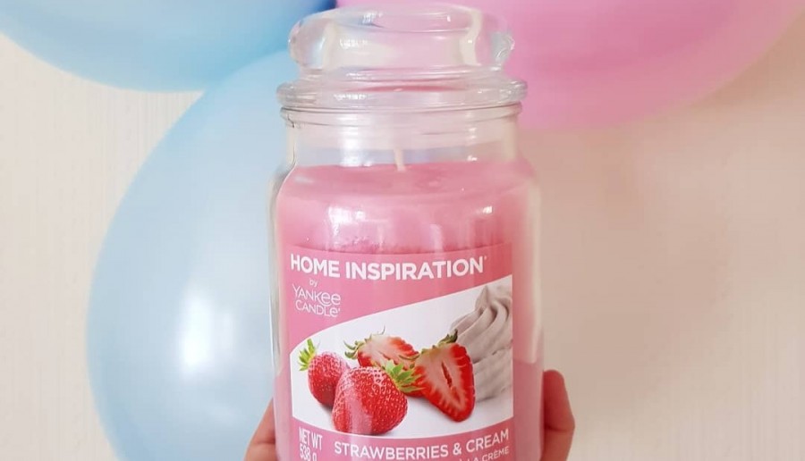 🍓 Świeca zapachowa od Yankee Candle Strawberries & Cream 🍓