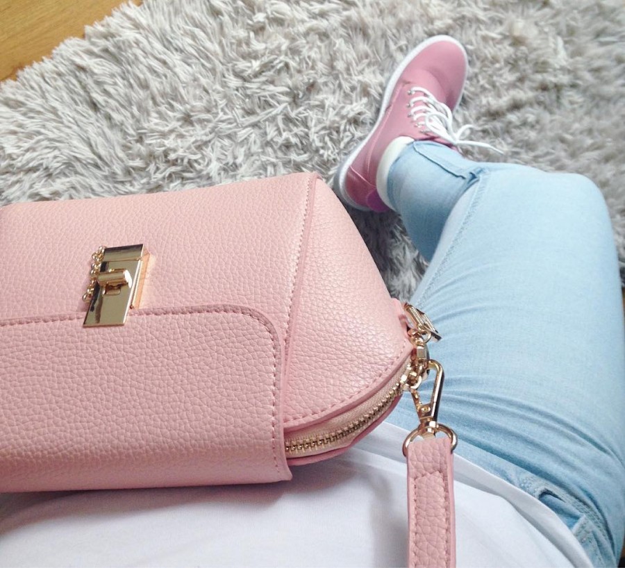 Justyna 🎀 on Instagram: “💖💖💖 #details #girly #cute #bag #pinkbag #powderpink #pinkshoes #girlystuff #beautiful #sweet #style #fashion #look #love #loveit #girl…”