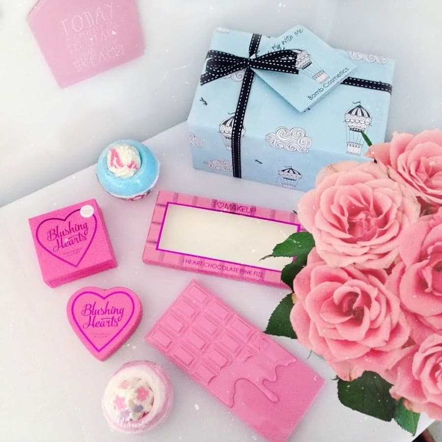 Justyna 🌸 on Instagram: “raaaj 😍🌸🎀💖💙 dwie musujące kule do kąpieli od @bombcosmetics_official już Wam wcześniej pokazywałam, a tu mam jeszcze oprócz nich jeden…”