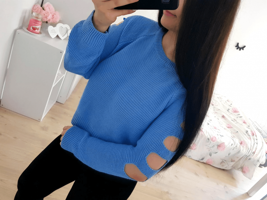 niebieski sweterek z wycięciami na rękawach 💙 Primark