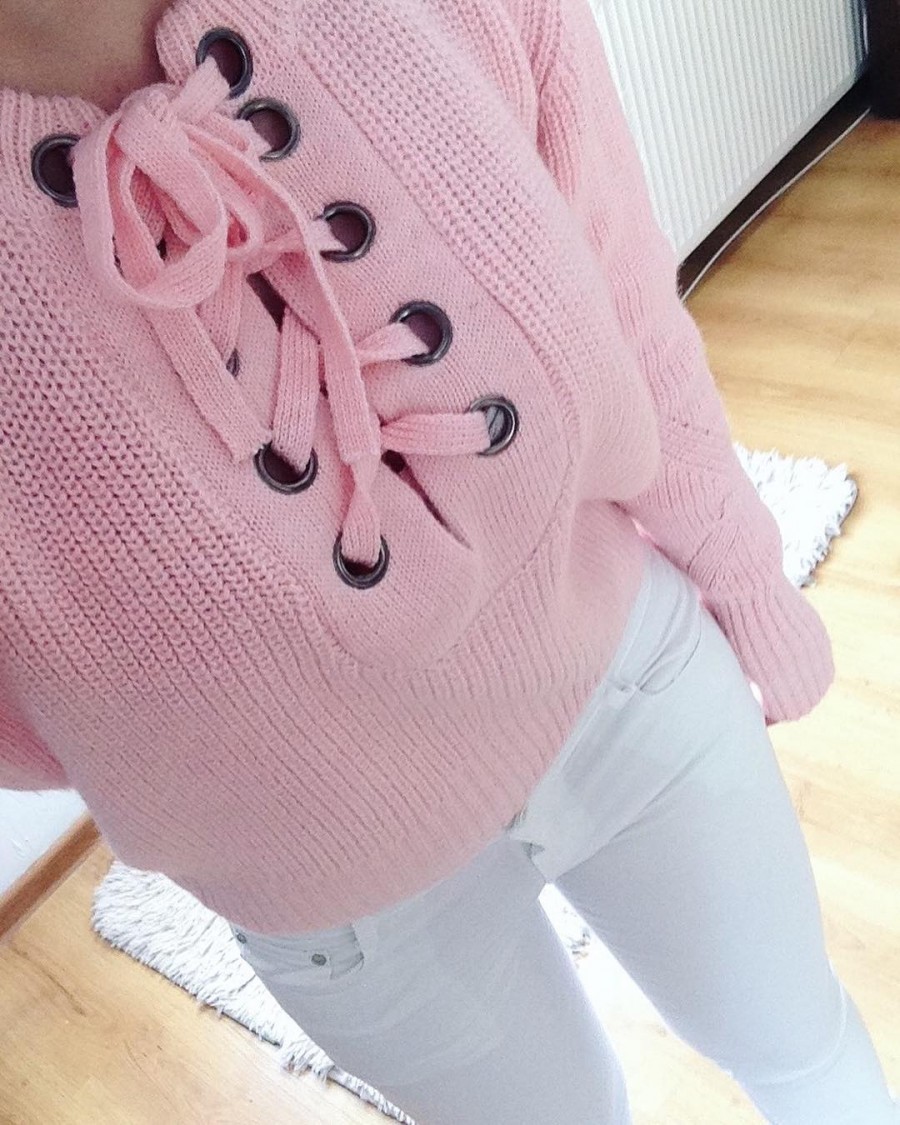 Justyna 🎀 on Instagram: “inlove! 💞💞💞 sweterek @sammydressfashion (link in bio) 💖 spodnie @fabrykajeansow.pl fabrykajeansow.pl 💖 #me #girl #outfit #look #ootd #lotd…”