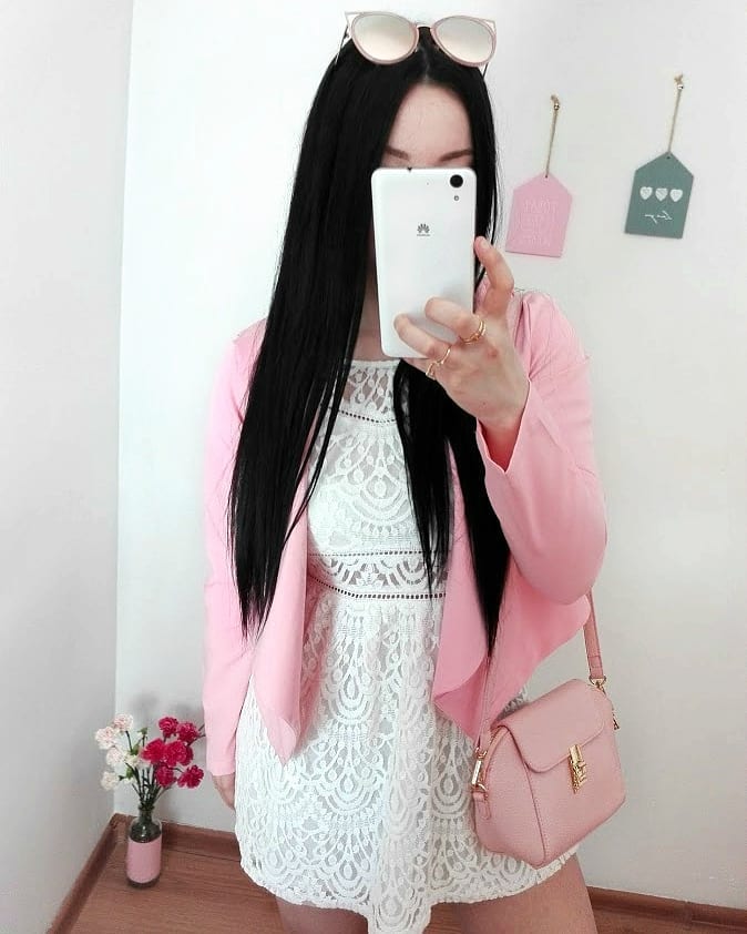 Justyna 🎀 on Instagram: “🌸🌸🌸 #whitedress #pinkandwhite 💖”