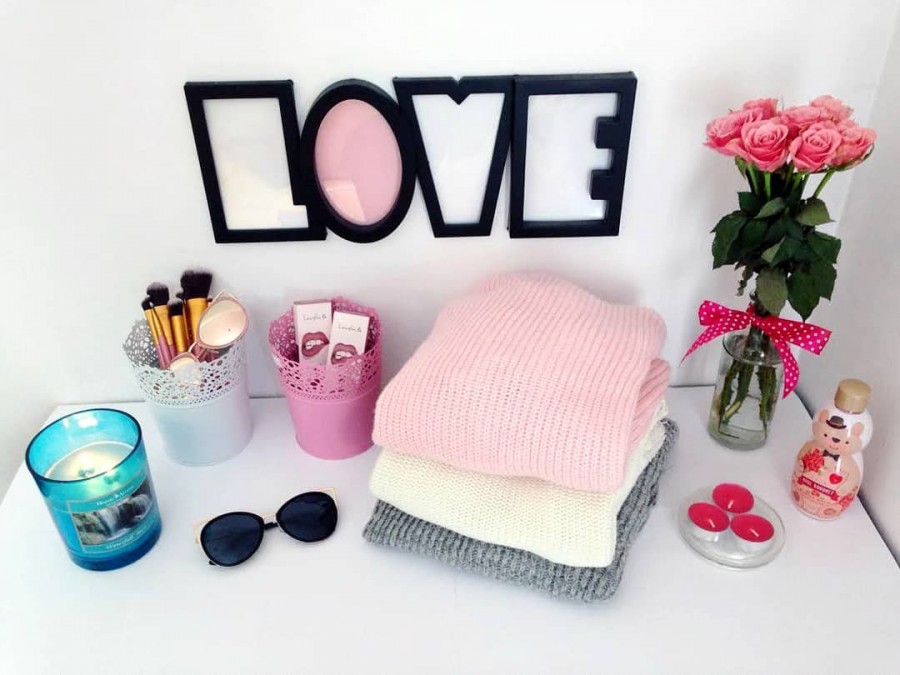Justyna 🎀 on Instagram: “L💗VE 🤗 miłego wieczorku 💖 
#love #girly🎀 #girlystuff #pink #decor #decoration #room #roomdecor #sweet #home #cute #loveit”