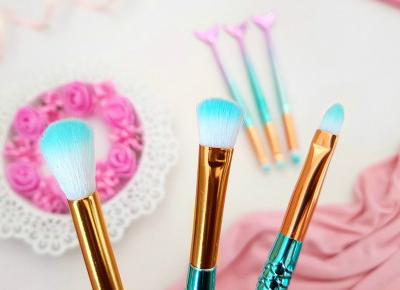 pastelowyblog.pl: Syrenkowe pędzle do makijażu & kolczyki.