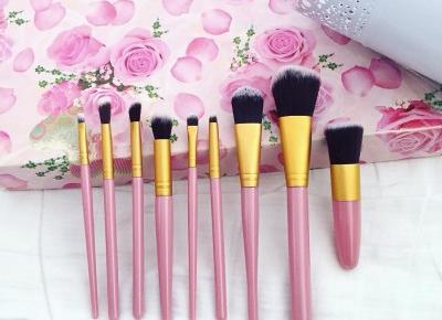 Justyna 🎀 on Instagram: “💖💞💖💞💖 #brushes #makeup #makeupbrushes #brush #pinkbrushes #brushesset #brushset #set #makeupset #pink #love #makeupaccessories #accessories…”