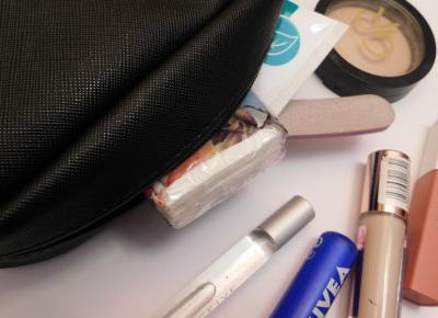 15 rzeczy, które każda dziewczyna powinna mieć w swojej kosmetyczce