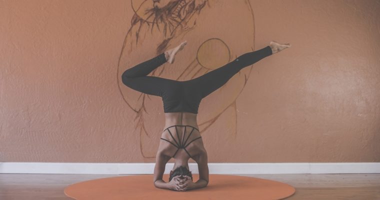 Trzy powody, dla których warto ćwiczyć jogę | Teoria Kobiety
