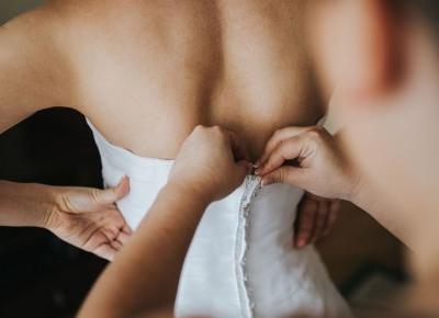 Szukamy sukni ślubnej — jak przygotować się do pierwszej przymiarki? | Teoria Kobiety
