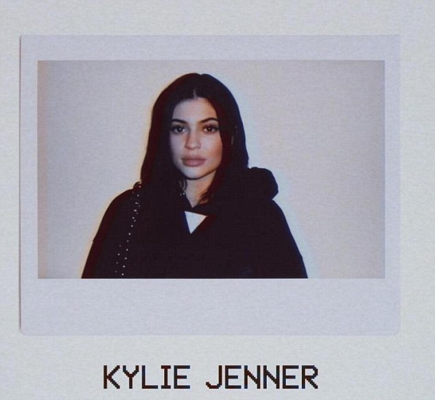 Kylie Jenner TOPLESS reklamuje swoją linię bielizny! 