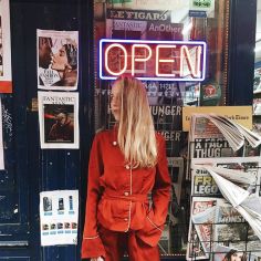 Piżamy do noszenia na co dzień – trend, na punkcie którego oszalał Instagram - Elle.pl - trendy jesień zima 2018: modne fryzury, buty, manicure