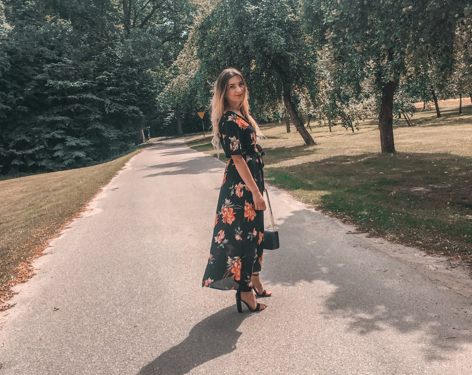 RED FLOWERS / MAXI DRESS | paulyenn style