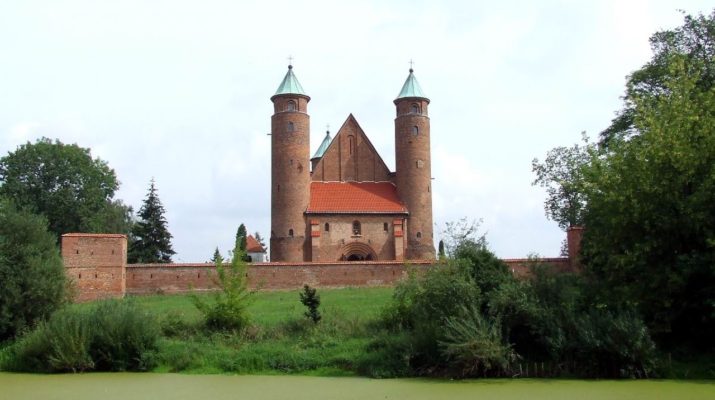 Kościół obronny w Brochowie - Szlaki online