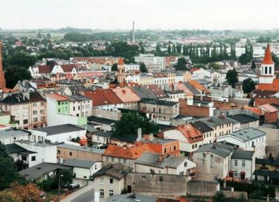 Brodnica: zamek (którego nie ma), trójkątny rynek i piramida