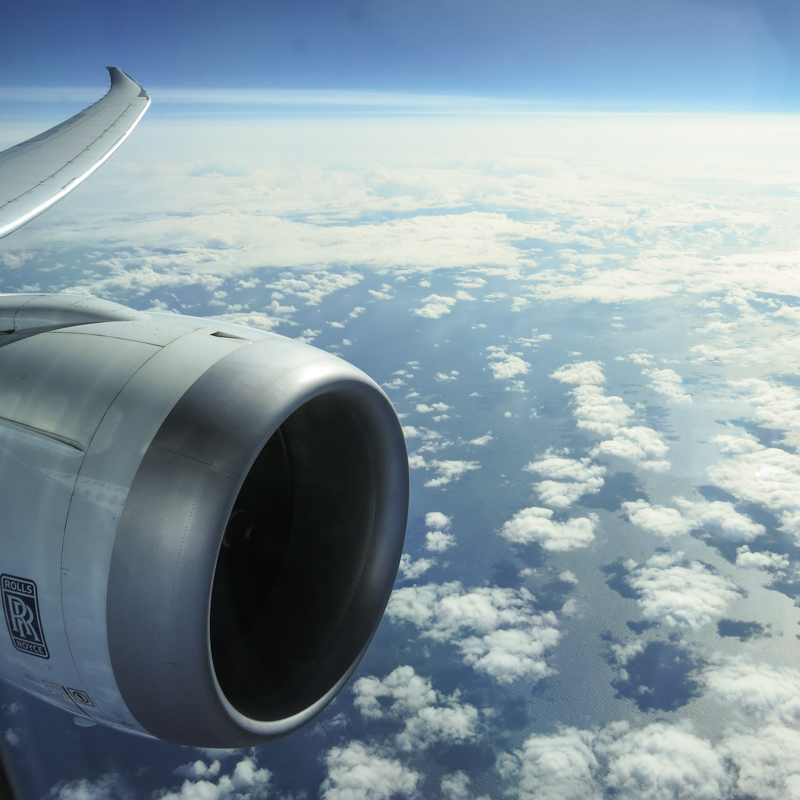Praca w chmurach – jak zostać stewardessą? – Połącz kropki