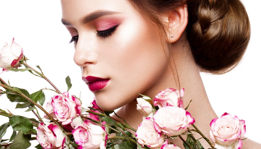 JAKI MAKIJAŻ BĘDZIE MODNY NA WIOSNĘ? - SPRAWDŹ OBECNE TRENDY