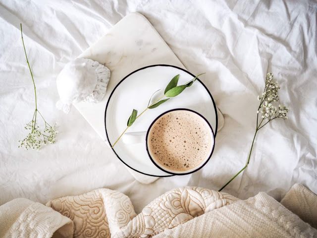 Bling Bling MakeUp: Mała Czarna, a może Latte?