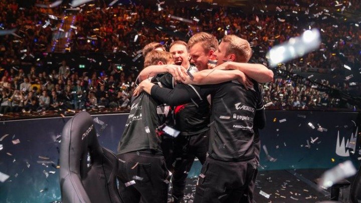 Jankos w finale mistrzostw świata League of Legends. Polak walczy o kolejne trofeum!