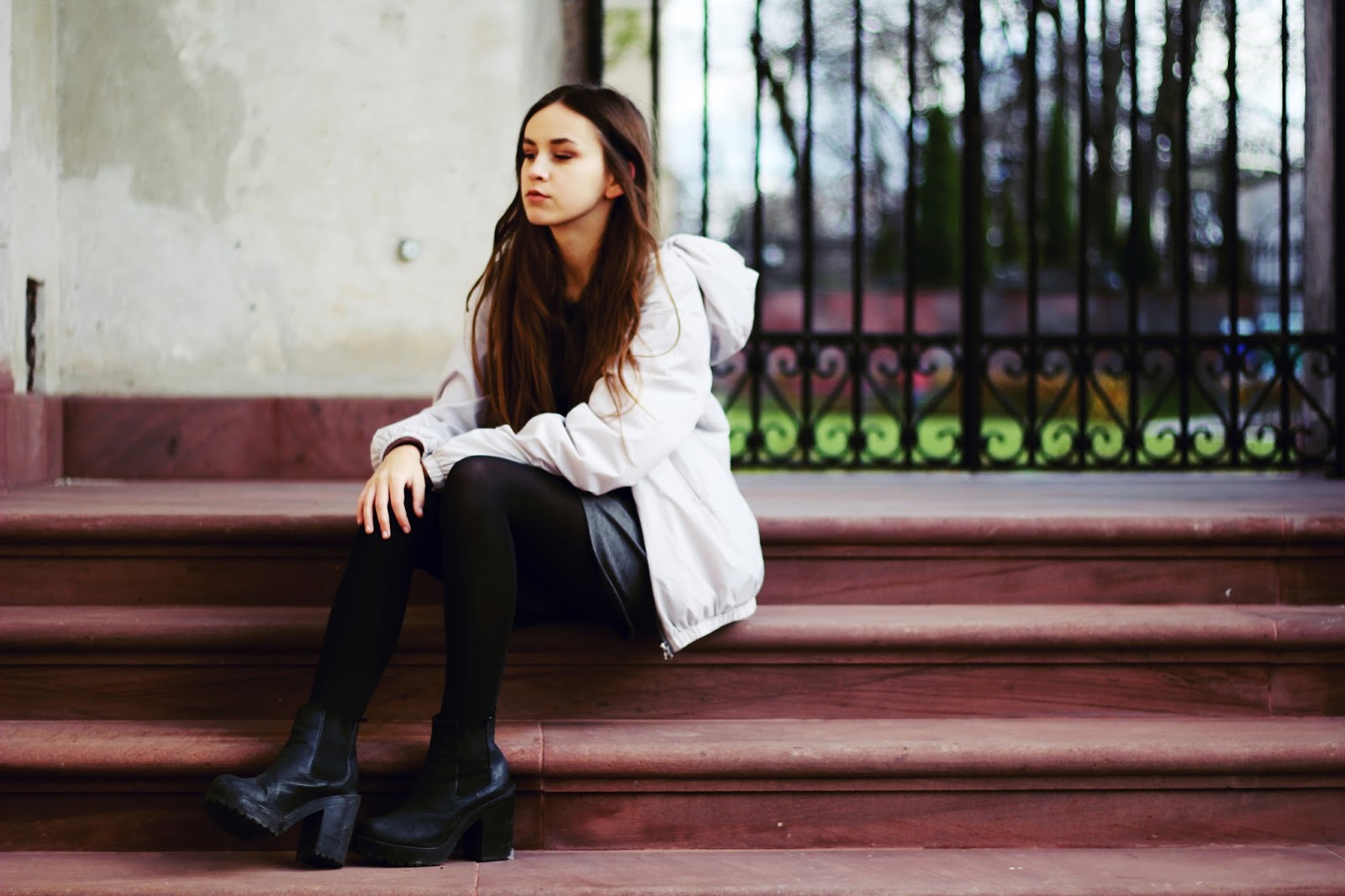 Staying alone isn't a good way  - Jessica Słoniewska Blog