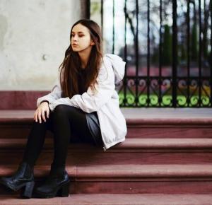 Staying alone isn't a good way  - Jessica Słoniewska Blog