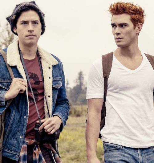 Powstanie spin-off serialu „Riverdale”! Zagra w nim gwiazda „Słodkich kłamstewek” - Glamour.pl