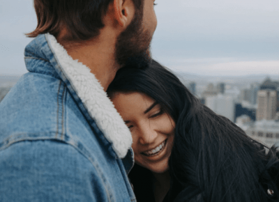 10 gestów, którymi rozczulisz faceta. Czuje się wniebowzięty, kiedy to robisz