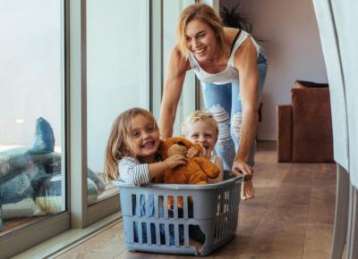 Rodzice dziękują za ten plan dnia z dziećmi podczas kwarantanny. Oto rozpiska godzina po godzinie