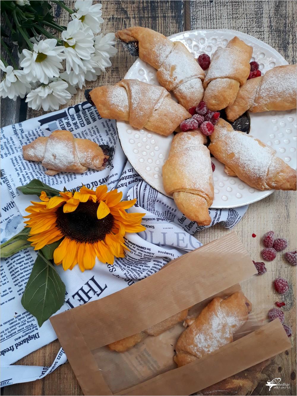 Rogaliki serowe z malinami | Słodkie okruszki