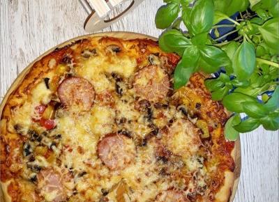 Weekendowa pizza – przepis na domową pizze | Słodkie okruszki