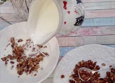 Domowa czekoladowa granola (w kilka chwil) | Słodkie okruszki