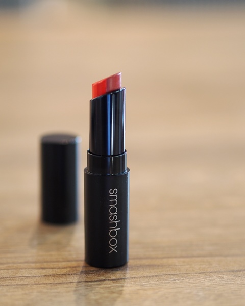 Jak zrobić ombre na ustach jedną szminką? SMASHBOX Be Legendary Triple Tone Lipstick |  Spinki i Szpilki