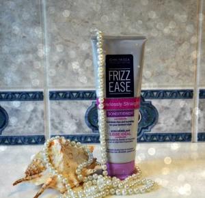 ODŻYWKA JOHN FRIEDA FRIZZ EASE PROSTUJĄCA I WYGŁADZAJĄCA WŁOSY - MOJE NOWE ODKRYCIE.