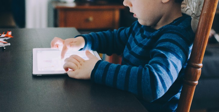 Jaki wpływ mają na nasze dzieci urządzenia elektroniczne ?