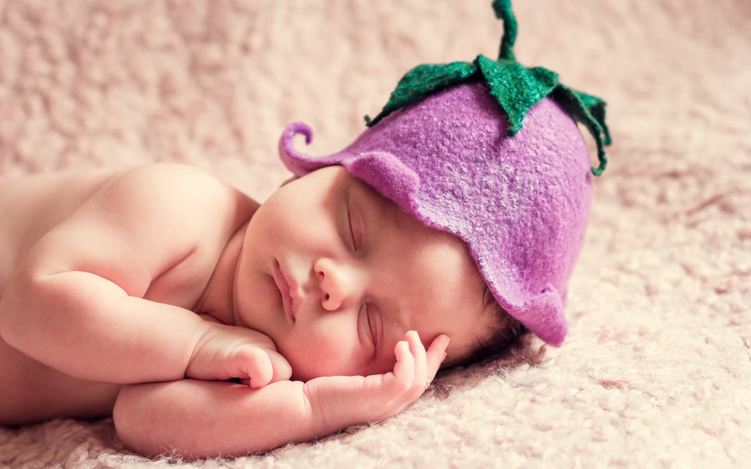 Leżenie na brzuszku niemowlaka – kiedy i jak? | Blog Tatą Być