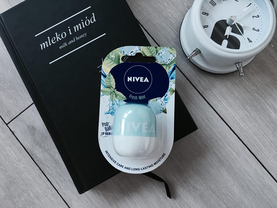 #55 PIELĘGNUJĄCY BALSAM DO UST NIVEA POP-BALL FRESH MINT 