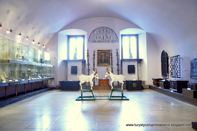 Podróże Dwóch Włóczykijów  ~  Two Gadabouts' Journeys: Pod Koziołkami, czyli o tym, co znajduje się wewnątrz poznańskiego Ratusza [Interior of the National Museum in Poznan, Poland]