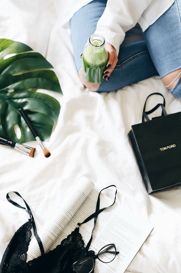 WIOSENNY DETOKS CZYLI JAK ODZYSKAĆ FORMĘ PO ZIMIE? OCZYSZCZAJĄCY SOK, CHLOREK MAGNEZU, WODA Z CYTRYNĄ NA CZCZO I INNI.  | HEDONISTKA