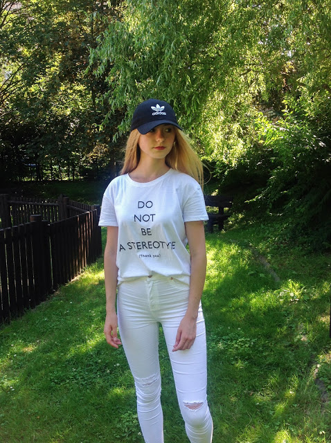 Verczik Blog by Veronica Masajada: BACK TO SCHOOL: BiaÅy T-shirt i spodnie z wysokim stanem | OOTD