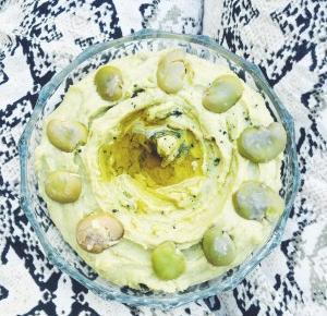 HUMMUS Z ZIELONEGO BOBU 